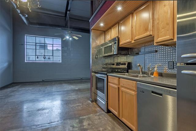 Building Photo - 215 N Walton St