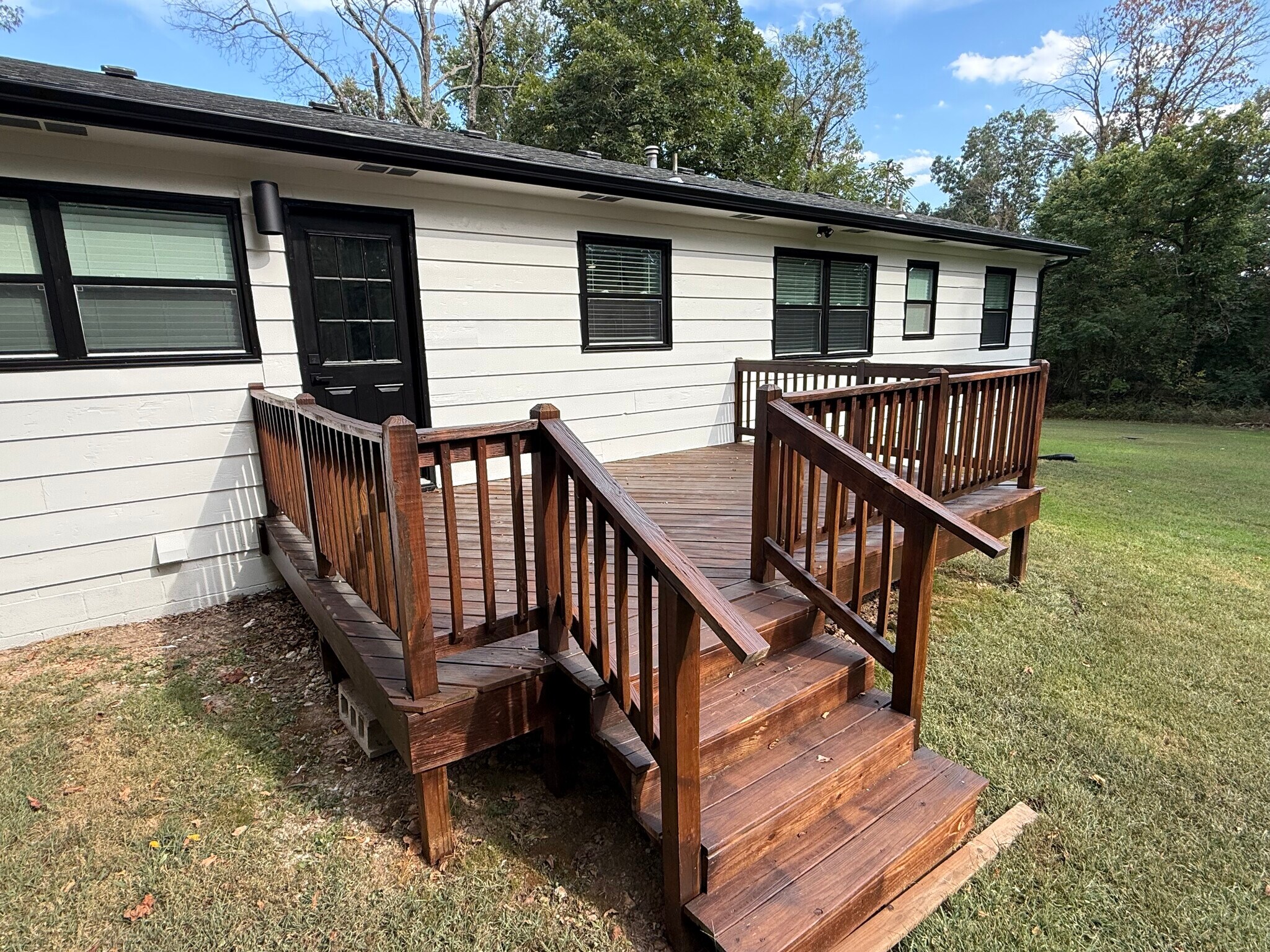 Building Photo - 3979 S Farm Road 193