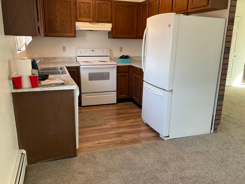 Building Photo - 608 N Orchard Ave