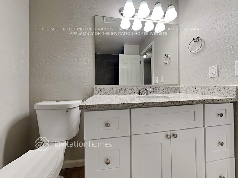 Building Photo - 5004 Hackamore Dr N