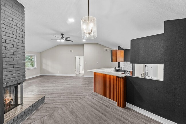 Building Photo - 16026 Beechnut St