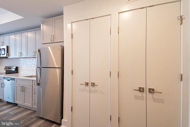 Building Photo - 1245 Ridge Ave