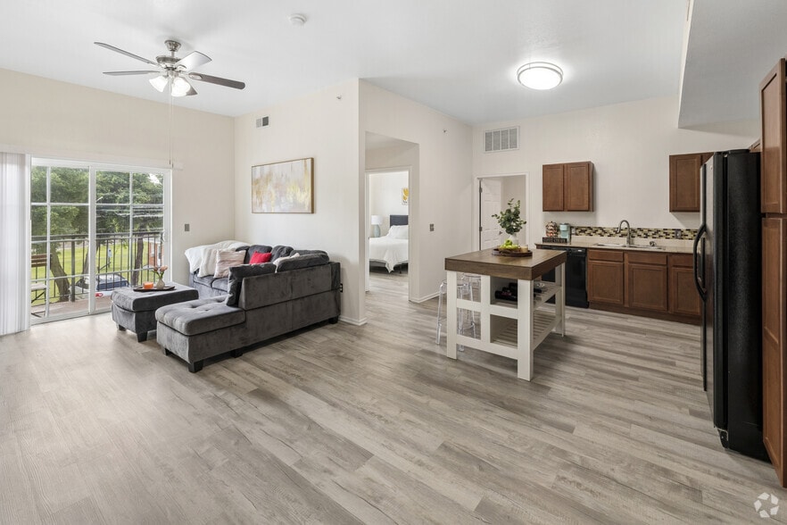 3BR, 3BA - 1,316SF - Living , Dining Area an Kitchen - 715 Monnett