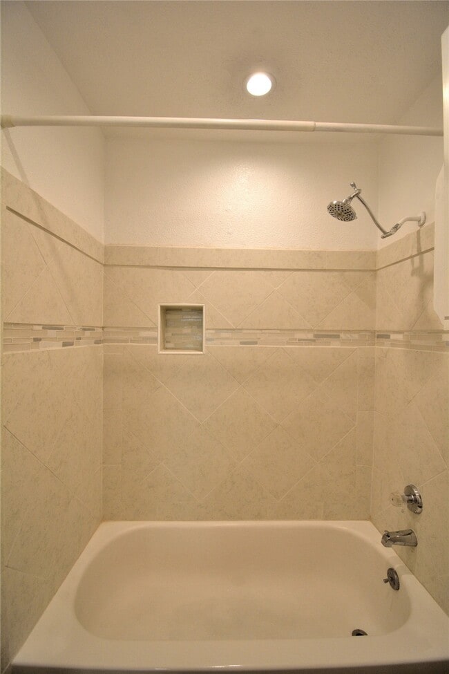 Building Photo - 18800 Egret Bay Blvd