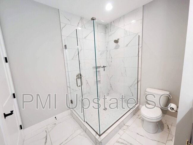 Building Photo - 6 Dean St