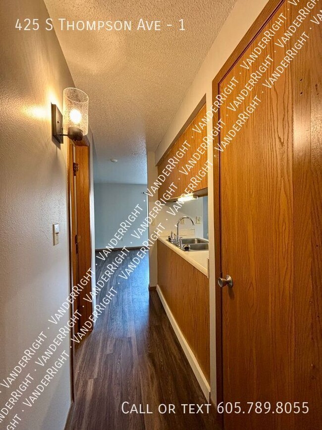 Building Photo - 425 S Thompson Ave