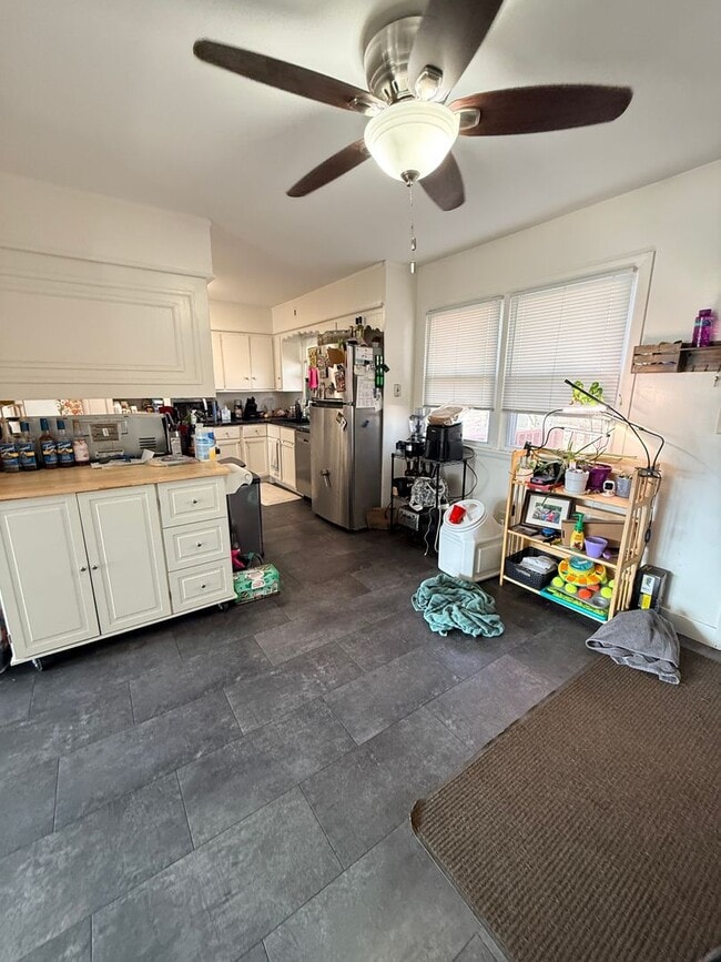 Building Photo - 1521 Thompson St