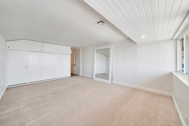Building Photo - 3116 Breakers Dr