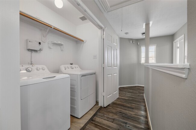Building Photo - 6354 Wilshire Ridge