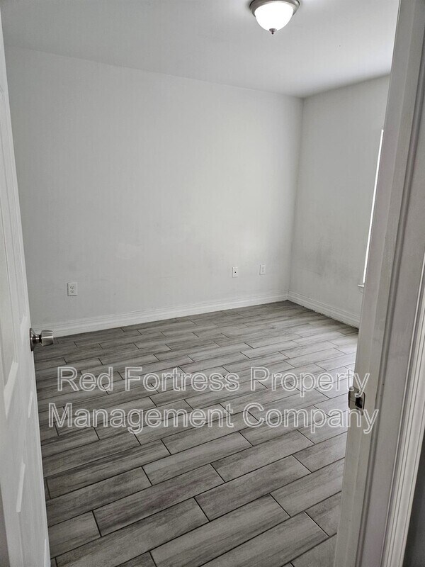 Building Photo - 167 Meadow Rd