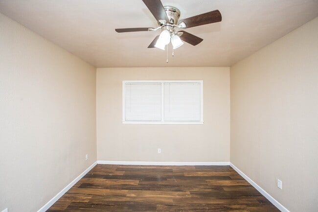 Building Photo - Comfy 2 bed 1 bath home!