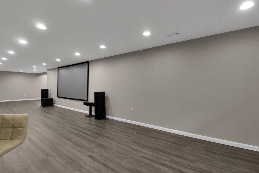 Building Photo - 6743 Palmetto Dr