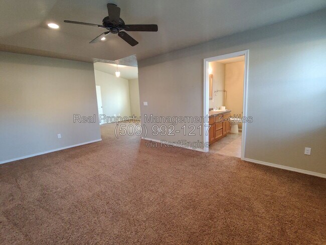Building Photo - 2667 Torrey Pines Way