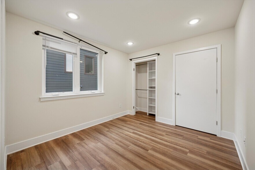 Building Photo - 1519 N Sydenham St