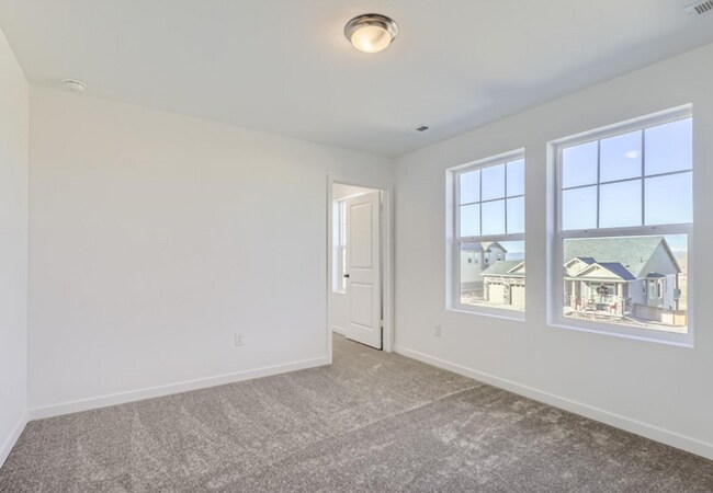 Building Photo - ALMOST BRAND NEW 4bd Reunion Ridge Gem!