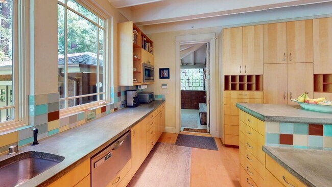 Building Photo - 76 Tamalpais-