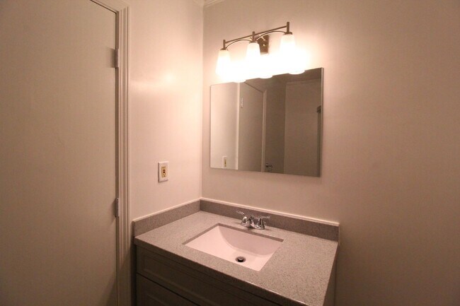 Building Photo - October FREE On This 3 Bedroom 2 Bath Home...