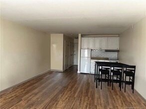 Building Photo - 7 Winfield St