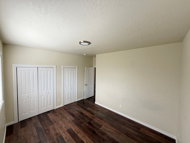 Building Photo - Sigle Family in East Valley