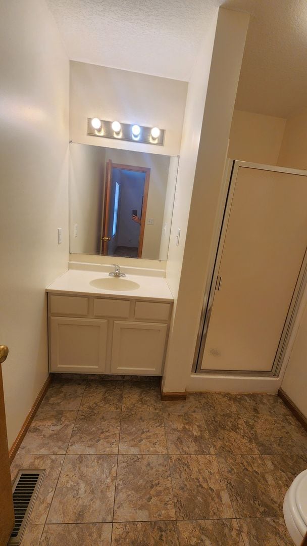 Building Photo - 3BR, 2.5BTH, 2CAR ATT GAR, Privacy Fenced Yard - In Washburn Rural Schools!