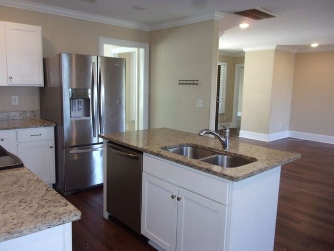 Building Photo - Beautiful Brick Ranch Home on a Large Lot