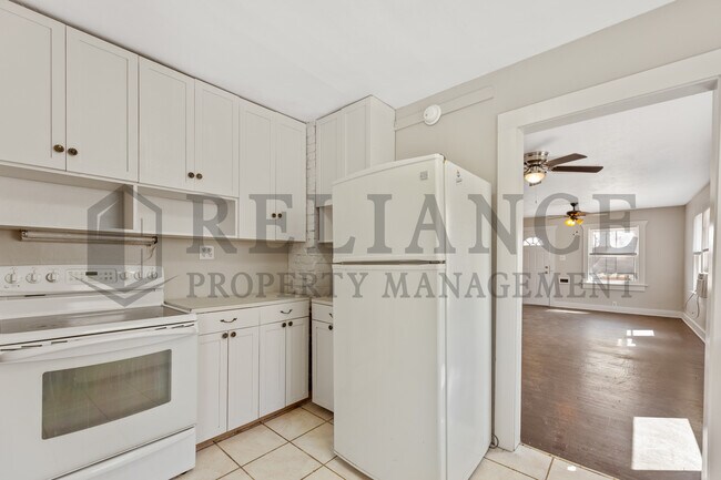 Building Photo - 1011 S Marys Dr