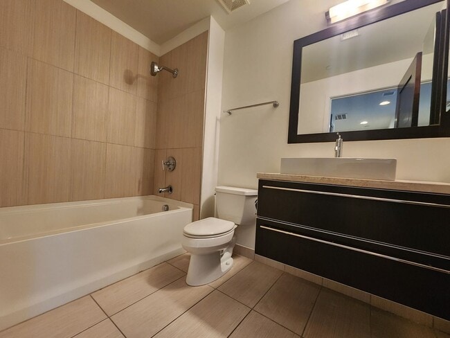 Building Photo - Exceptional Two Level 3 bedroom Condo in upscale Luxe Lofts