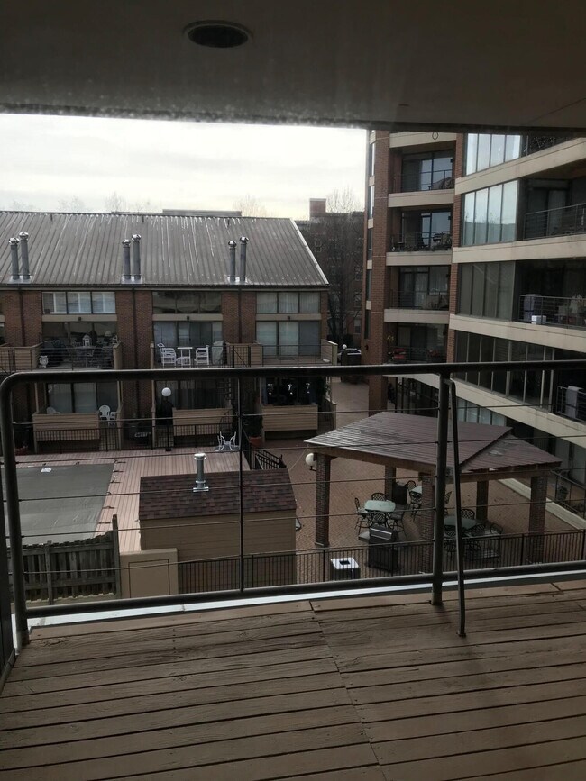 Building Photo - 201 Riverside Pl
