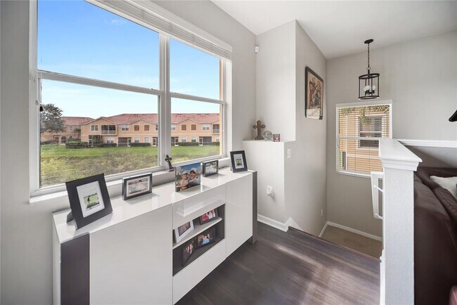 Building Photo - 3760 Parkridge Cir