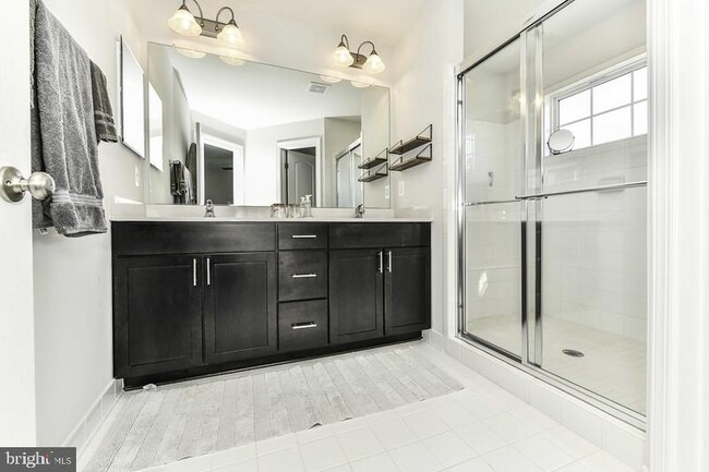 Building Photo - 15390 Ballerina Lp