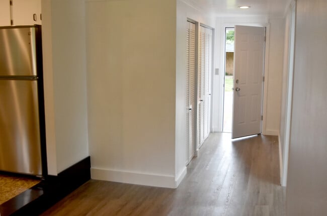 Building Photo - Charming Updated 1955 Rambler – 3 Bed, 2 B...