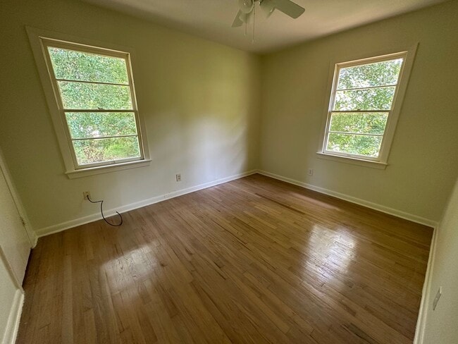 Building Photo - Updated 3 Bedroom House