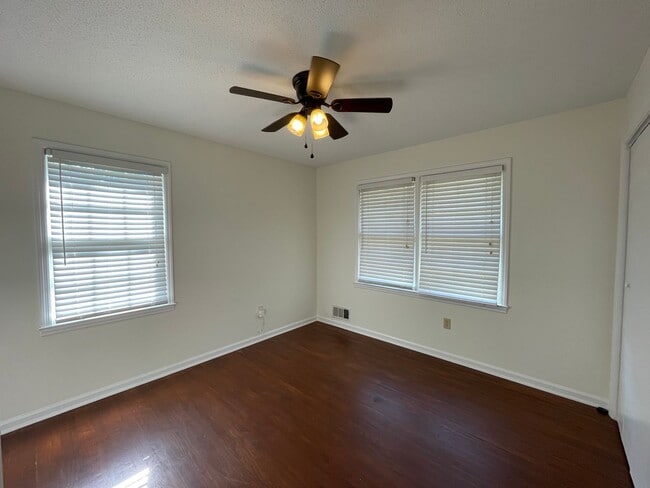 Building Photo - **PRELEASING**130 Derby Street | 3 BED 1.5 BATH CLOSE TO CAMPUS