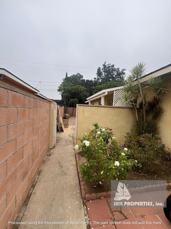 Building Photo - 701 E Chalynn Cir