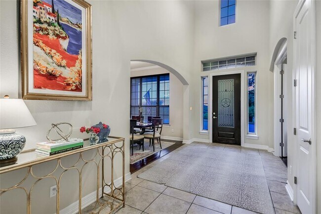 Building Photo - 223 Lake Como Dr
