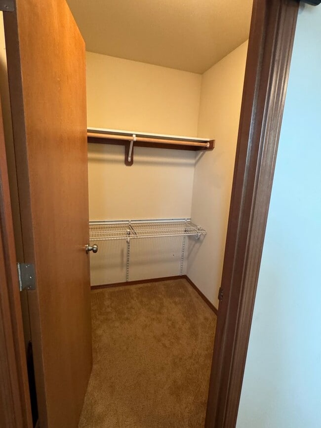 Building Photo - Spacious Vista View Home for Lease