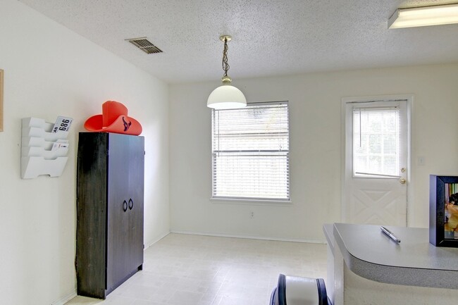 Building Photo - 7837 Wolverine Dr