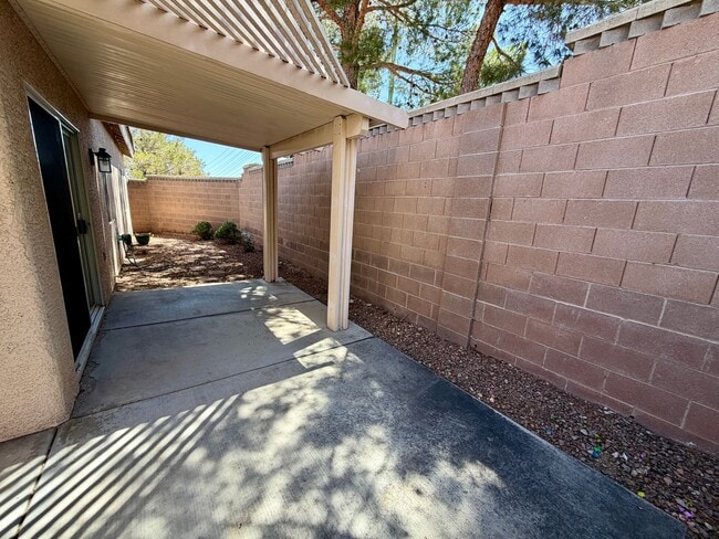 Building Photo - Cute and cozy 2 bedroom 2 bathroom condo