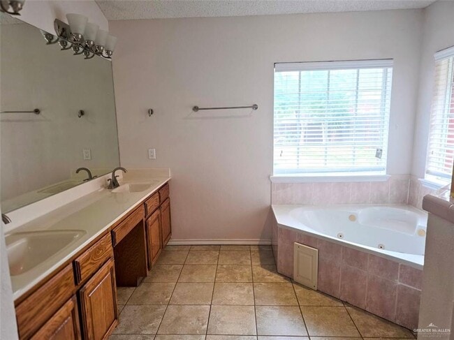 Building Photo - 28 Warbler Ave