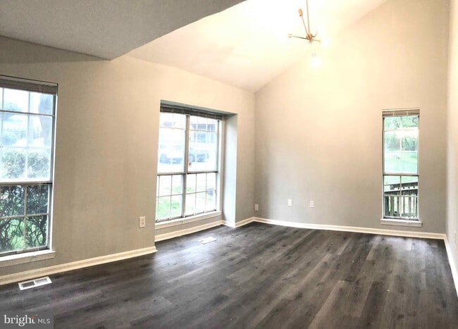 Building Photo - 1533 Casino Cir