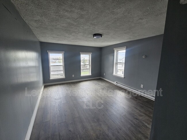 Building Photo - 620 Ridge St