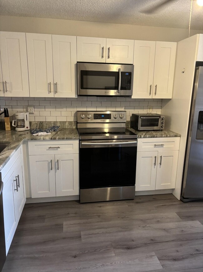 Primary Photo - 5048 Heatherhill Ln