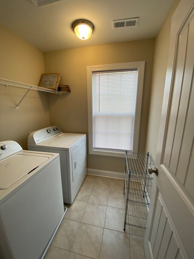 Building Photo - 4 Bedroom Sneads Ferry Home for Rent