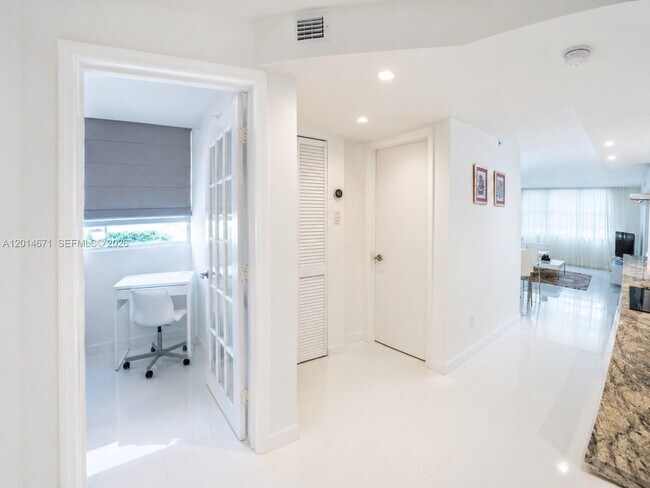 Building Photo - 6917 Collins Ave