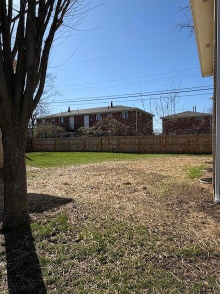 Building Photo - 1975 Dunbar Dr