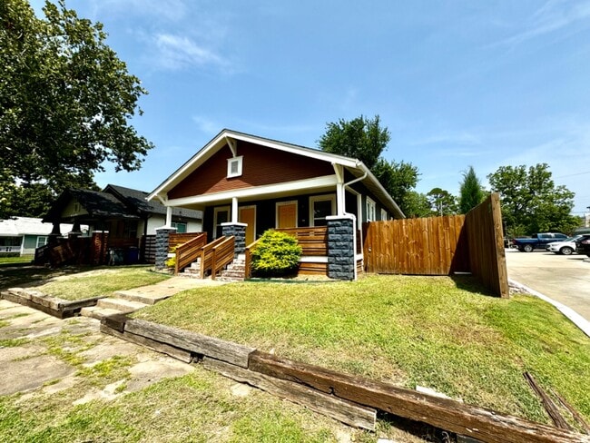 Primary Photo - 1007 S Quincy Ave