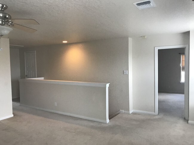 Building Photo - 211 Verde Oak