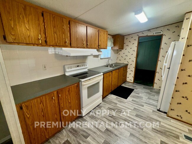 Building Photo - 641 Bayou Dr