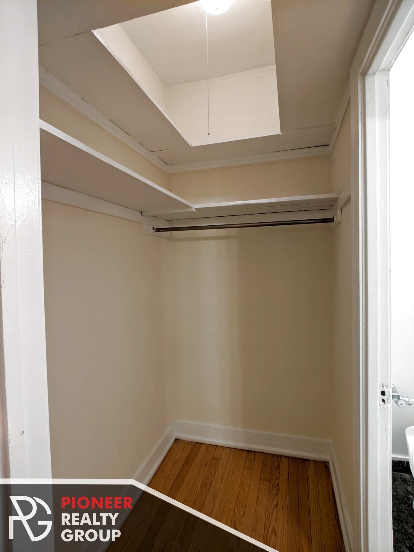 Building Photo - 556 W Arlington Pl