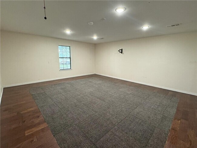 Building Photo - 590 Duckworth St